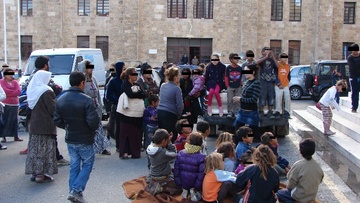 Διαμαρτύρονται οι ΡΟΜΑ επειδή  δεν μεταφέρονται τα παιδιά τους στο σχολείο