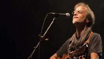 Μίλτος Πασχαλίδης: «Οι συναυλίες στην επαρχία είναι σαν μια μικρή γιορτή» 