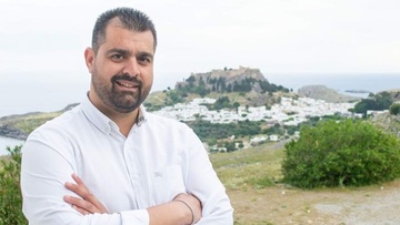 Στο πλευρό του Αλέξανδρου Κολιάδη, ο πρόεδρος της Λίνδου, Βαλάντης Λάμπης