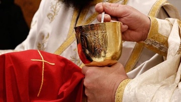 Επιτροπή υπουργείου Υγείας: Μεταδίδεται ο κορωνοϊός με τη Θεία Κοινωνία