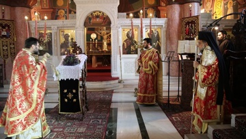 Λειτουργία χωρίς πιστούς στον ναό του Ευαγγελισμού της Ρόδου