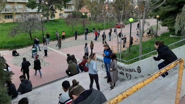 Διαμαρτυρίες φοιτητών για την "έξωση" από τις φοιτητικές εστίες λόγω κορωνοϊού