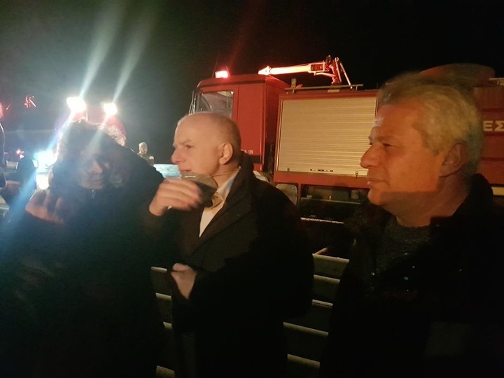 Ο δήμαρχος Ρόδου κ. Καμπουράκης  και ο αντιδήμαρχος κ. Φλοσκάκης, που βρέθηκαν  από την πρώτη στιγμή στο μέτωπο της φωτιάς