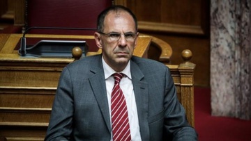 Κορωνοϊός: Γεραπετρίτης - Η κυβέρνηση εξετάζει βαρύτερα πρόστιμα για τους παραβάτες της καραντίνας