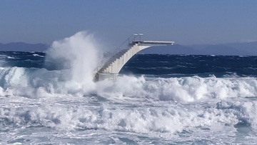 Οι θυελλώδεις άνεμοι προκάλεσαν αρκετά προβλήματα στο νησί της Ρόδου