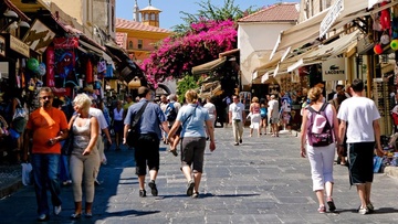 Κορωνοϊός – Economist: Τρομακτικό το πλήγμα στον ελληνικό τουρισμό