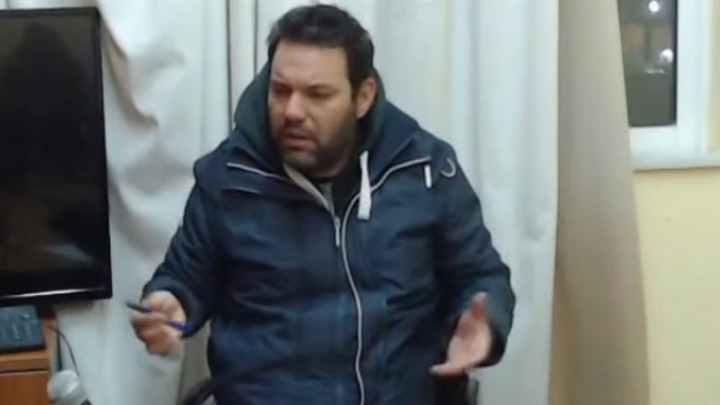 Οργισμένη αντίδραση του Αλέξανδρου Κολιάδη για την κεραία εντός του «Καλλιπάτειρα»