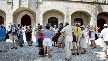 Μόνο σε Ρόδο και Κρήτη θα φέρνει τουρίστες ο Aurinkomatkat 