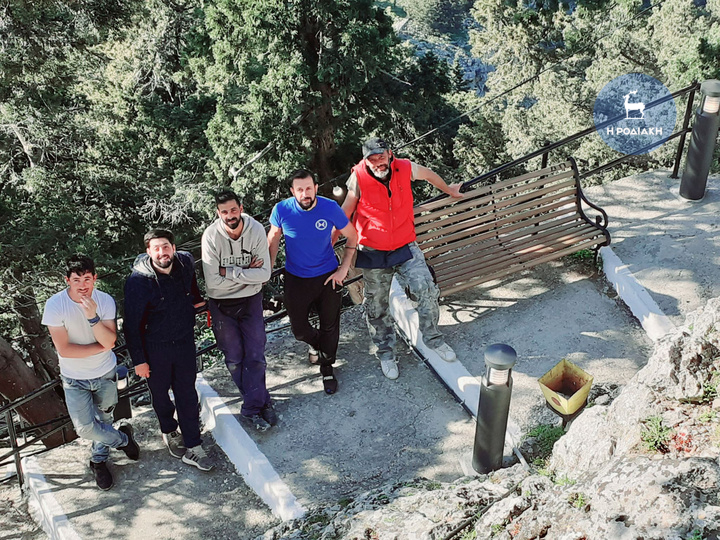 Γιάννης Κωσταράς (από δεξιά), Νεκτάριος Διακολουκάς, Φίλιππος Καμμάς, Αργύρης Καμμάς και Αντώνης Νταύτη που ανέλαβαν την αποπεράτωση του έργου