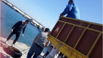 Εθελοντικός καθαρισμός του κεντρικού λιμανιού της Κάσου