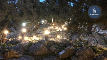 Ρόδος: Απέκτησαν δίδυμα και εκπλήρωσαν το τάμα τους στην Παναγιά Τσαμπίκα