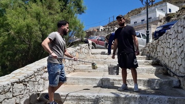 Οι νέοι της Ολύμπου Καρπάθου  καθάρισαν και ασβέστωσαν τα σοκάκια