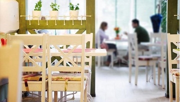 Χαλάρωση μέτρων: Τι αλλάζει από σήμερα σε επιχειρήσεις εστίασης και στις παραλίες