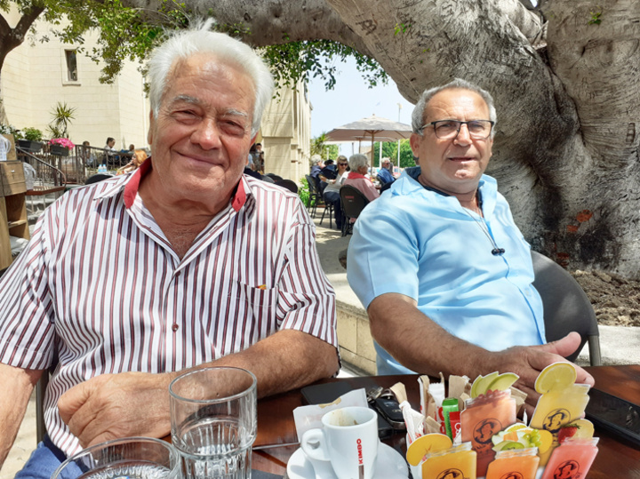 Με τον γαμπρό του Θεοδόση Καστανίδη και νυν πρόεδρο του συνδέσμου ιδιοκτητών ταξί