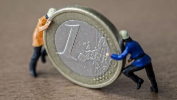 Αλλαγή Παραδείγματος: Οικονομίες υπερανάληψης και στρεβλός κεϋνσιανισμός