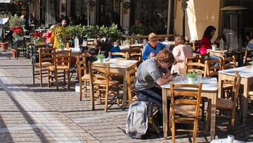 Τι ορίζει η νέα εγκύκλιος για τον μειωμένο ΦΠΑ σε τουρισμό και εστίαση