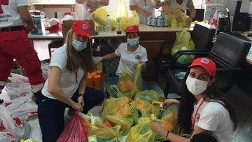 Τρόφιμα σε 400 οικογένειες μοίρασε ο Ερυθρός Σταυρός