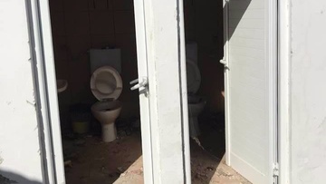 Βάνδαλοι διέλυσαν τις τουαλέτες στον ανθόκηπο της Κρεμαστής