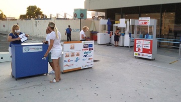 Υπέστησαν ζημιές τα stands στο αεροδρόμιο λόγω του αέρα