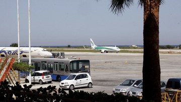 Πέντε πτήσεις από την Αγγλία χθες στο αεροδρόμιο «Διαγόρας» της Ρόδου