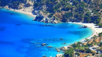 Κάρπαθος: Το νησί των Τιτάνων με τις μοναδικές παραλίες