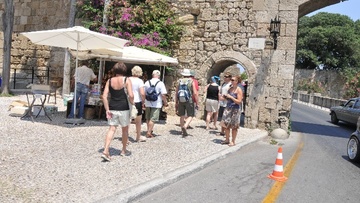 Κατακόρυφη η πτώση στα έσοδα από τον τουρισμό στο τελευταίο πεντάμηνο