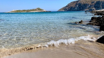 Ένας κρυφός καταγάλανος παράδεισος δίπλα στη Σύμη σε περιμένει...