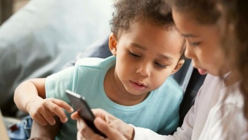 ΙΣΑ: Όχι κινητά σε παιδιά κάτω των 14 ετών