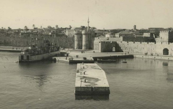 Η Θαλασσινή Πύλη, είσοδος προς την Παλιά Πόλη 
