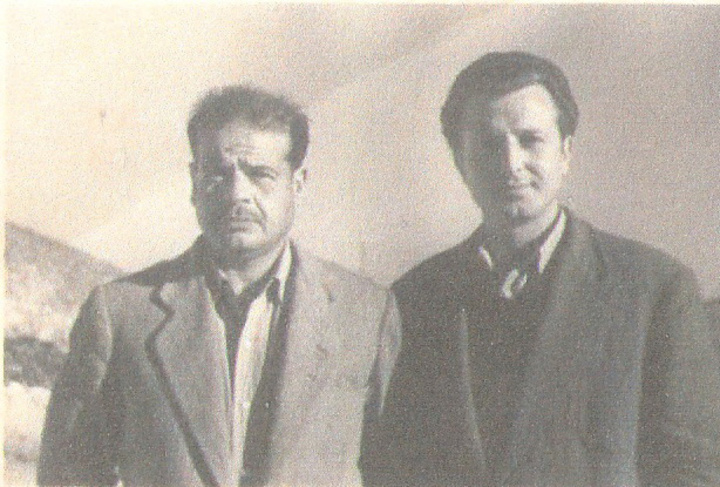 Ο ανταποκριτής στα Δωδεκάνησα του «Ριζοσπάστη», Ροδίτης  Γεώργιος Βεργωτής ή Σούρης (αριστερά) με τον αγωνιστή Πάνο Μιχαηλίδη εξόριστοι σε κάποιο ξερονήσι 