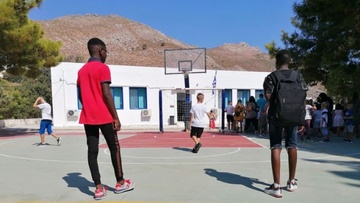 Ελληνική αγάπη: Από το Κονγκό μαθητές στο σχολείο Τήλου!