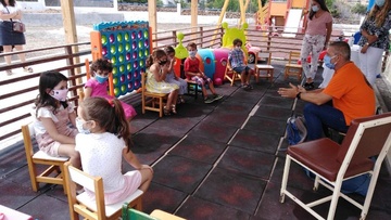 Μια μεγάλη και ζεστή αγκαλιά για τα παιδιά και τους ενήλικες στην Κάσο και στη Σύμη