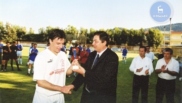 Flashback: Ο Λάκης Κακλαμάνος παραλαμβάνει το κύπελλο ως αρχηγός του Ιάλυσου