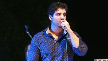 Ο Ροδίτης που κατέπληξε τραγουδώντας «Στέλιο» και χάθηκε μετά! (βίντεο)