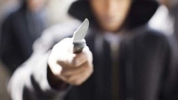 Χειροπέδες σε 39χρονο Ροδίτη που τράβηξε μαχαίρι απειλώντας πελάτη περιπτέρου για να του πάρει χρήματα