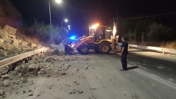 Κατολίσθηση μικρής έκτασης στο δρόμο Τσαϊρι - Αεροδρόμιο