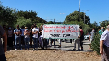 Εργαζόμενοι, μαθητές, δάσκαλοι και σωματεία απαίτησαν θωράκιση του νοσοκομείου της Ρόδου