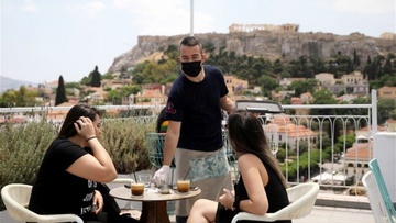 «Αισθητά» τα σημάδια της πανδημίας στα έσοδα του Αυγούστου για καταλύματα και εστίαση