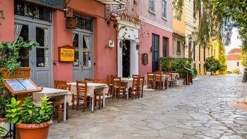 Νέες αποστάσεις για τα τραπεζοκαθίσματα στην εστίαση