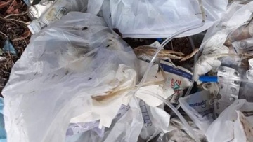Υπαίθρια χωματερή στα Μαριτσά με... χρησιμοποιημένες σακούλες ούρων