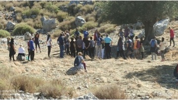 Περίπατος σε μονοπάτι της Αρχίπολης