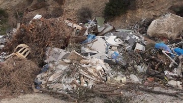 Υπαίθρια χωματερή στο Παραδείσι