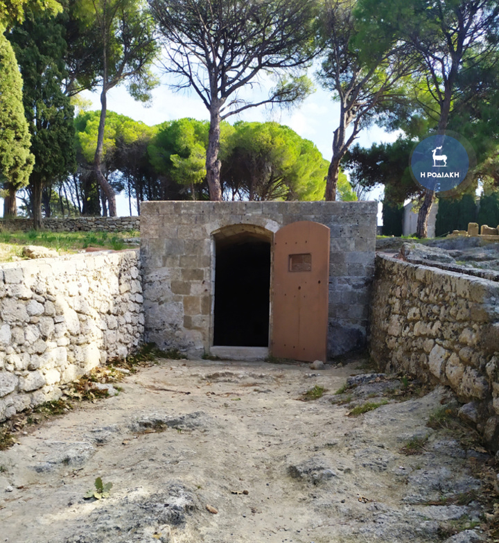 Ο  Άγιος Γεώργιος ο Χωστός είναι εκκλησία του 15ου αιώνα