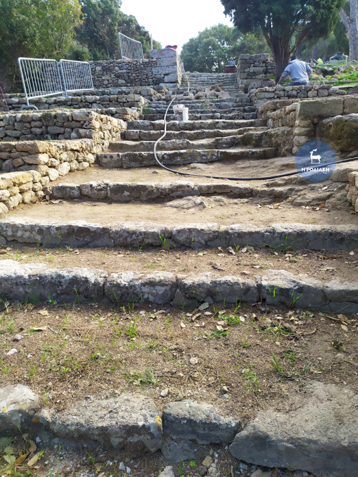 Αποκατάσταση της παλιάς εισόδου στον αρχαιολογικό χώρο