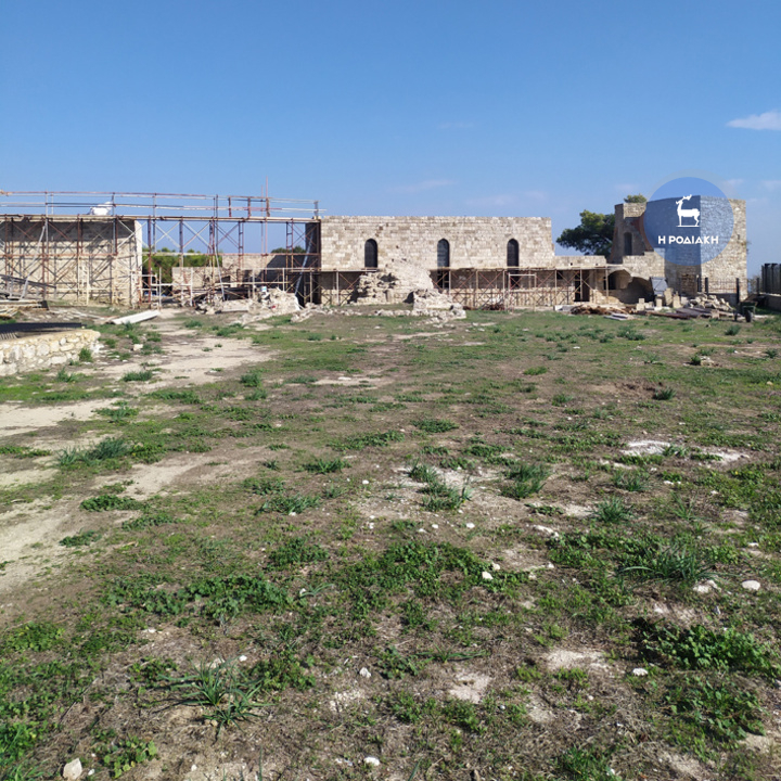 Αναστήλωση των κτισμάτων του βυζαντινού κάστρου.  Στην έκταση μπροστά από αυτά θα διαμορφωθεί   ο χώρος του θεάτρου χωρητικότητας 200 ατόμων