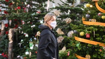 Ελένη Καραγιάννη: Μάσκες, γάντια και ...κράνη για τα πρώτα Χριστούγεννα του κορωνοϊού στη Ρόδο