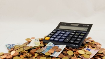 Μειώθηκαν οι ασφαλιστικές εισφορές: Τι γίνεται με μισθούς, ασφαλιστικά ταμεία και ΟΑΕΔ