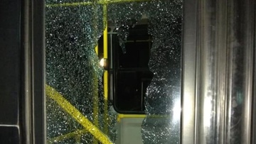 Επίθεση με πέτρες δέχθηκαν λεωφορεία της ΔΕΣ ΡΟΔΑ