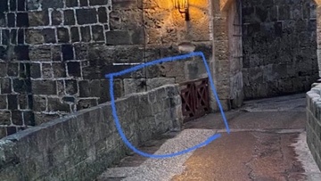 Έπεσε μέρος γέφυρας στην Παλιά Πόλη της Ρόδου (Σαν Φραγκίσκο)