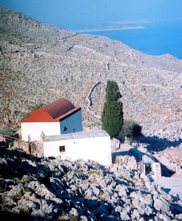 Το Μοναστήρι του Ταξιάρχη Μιχαήλ Πανωρμίτη ή Παλαρνιώτη βρίσκεται στο λόφο του Αγίου Ονουφρίου, κοντά στο εγκαταλελειμμένο Χωριό